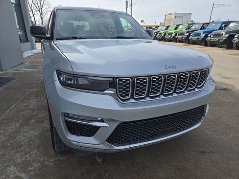 Used 2025 Jeep Grand Cherokee Summit AWD/4WD image 13