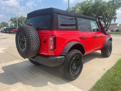 Used 2023 Ford Bronco Wildtrak image 13