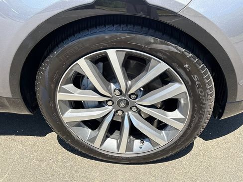 Certified 2025 Land Rover Discovery Dynamic SE AWD/4WD image 7