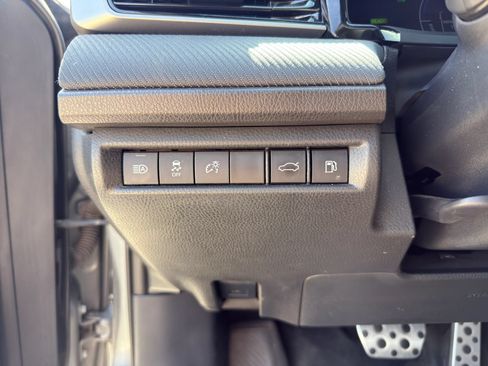Used 2025 Toyota Camry SE FWD image 12