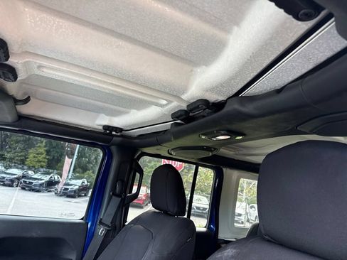 Used 2018 Jeep Wrangler Unlimited Sahara AWD/4WD image 18