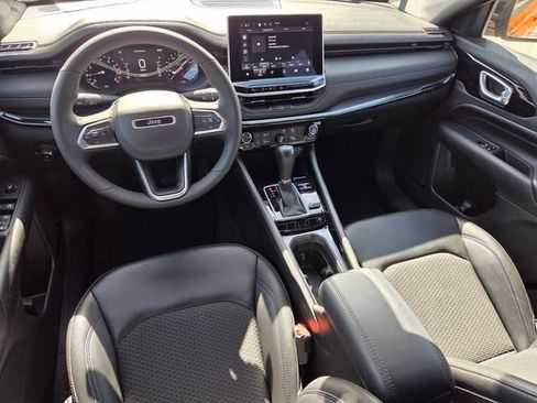 New 2026 Jeep Compass Latitude image 9