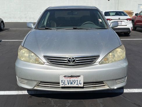 Used 2005 Toyota Camry LE FWD image 3