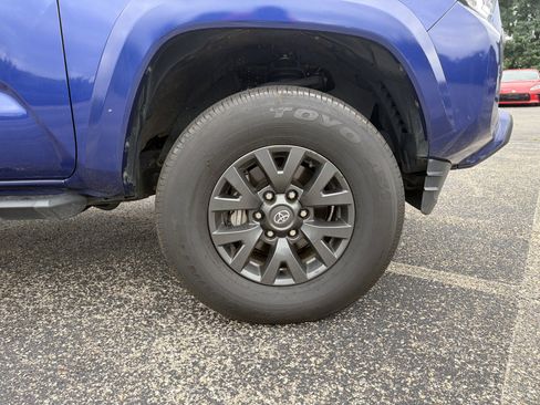 Used 2023 Toyota Tacoma SR5 AWD/4WD image 39