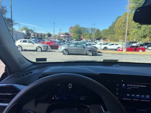 Used 2025 Chevrolet TrailBlazer LT image 34