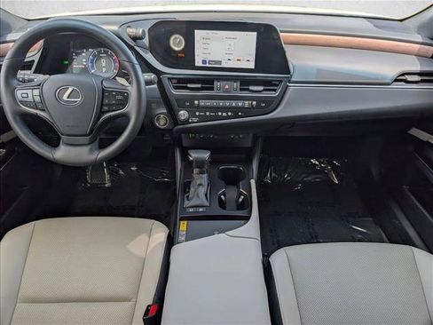 Used 2025 Lexus ES 300h w/ Premium Package FWD image 18