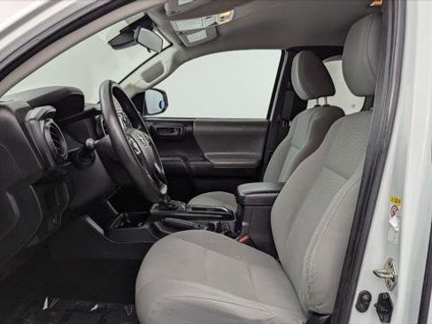 Used 2019 Toyota Tacoma SR image 14
