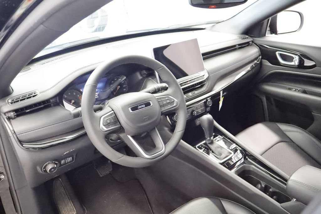 New 2026 Jeep Compass Latitude AWD/4WD image 14