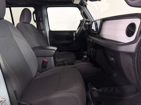 Used 2024 Jeep Wrangler Unlimited AWD/4WD image 19