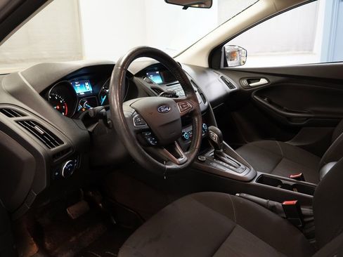 Used 2017 Ford Focus SE w/ SE Winter Package image 6