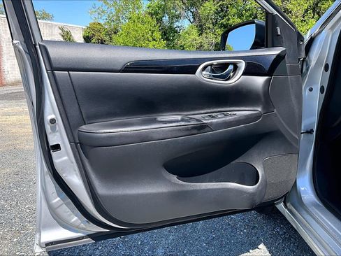 Used 2018 Nissan Sentra SL FWD image 22