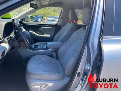 Used 2022 Toyota Highlander LE AWD/4WD image 35