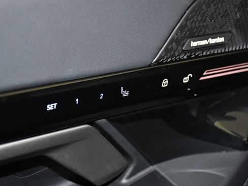 Used 2025 BMW 530i xDrive image 34