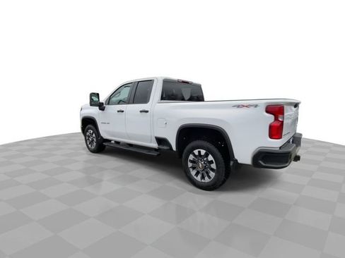 Used 2021 Chevrolet Silverado 2500 Custom w/ Custom Value Package image 8