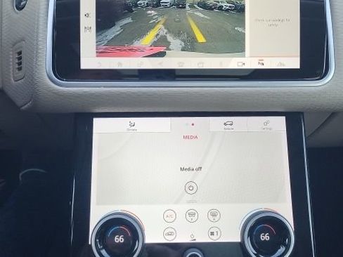 Used 2020 Land Rover Range Rover Velar S image 4
