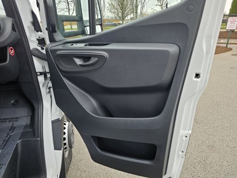 Used 2023 Mercedes-Benz Sprinter 4500 image 20