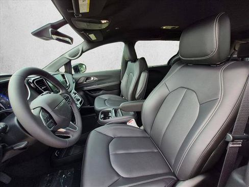 New 2027 Chrysler Pacifica LX FWD image 9