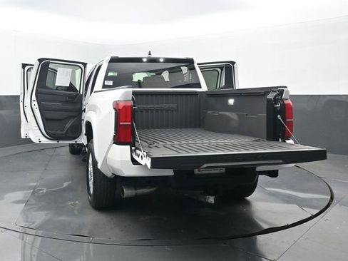 Used 2025 Toyota Tacoma SR5 AWD/4WD image 33
