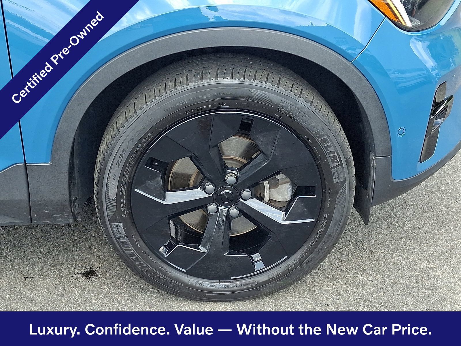 Certified 2023 Volvo XC40 B5 Plus w/ Driver Assist Package AWD/4WD image 9