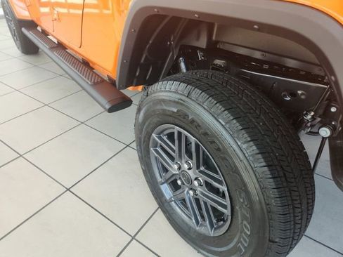 New 2025 Jeep Gladiator Sport image 13