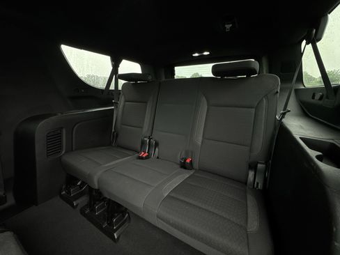 Used 2024 Chevrolet Suburban LS RWD image 23