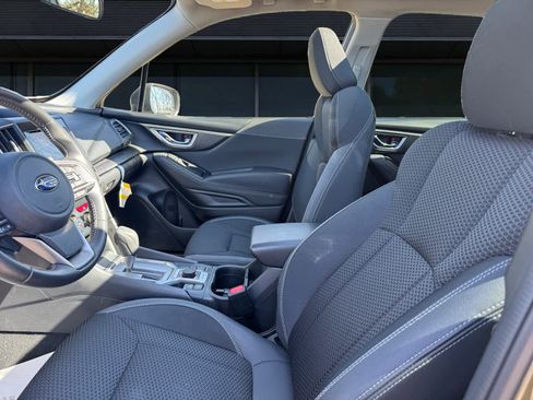Used 2023 Subaru Forester Premium image 2