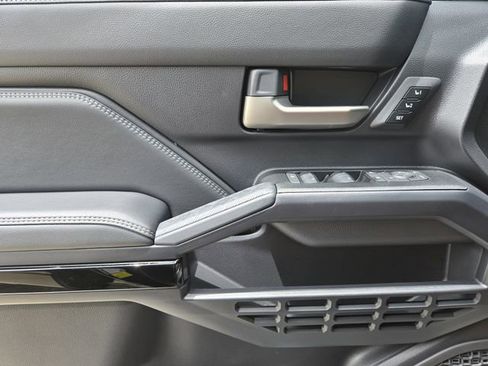 New 2026 Toyota 4Runner Limited AWD/4WD image 19