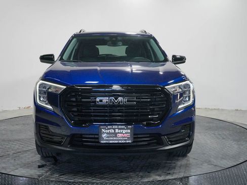 Used 2023 GMC Terrain SLE w/ Driver Convenience Package AWD/4WD image 2