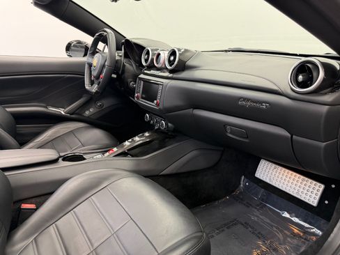 Used 2016 Ferrari California T RWD image 14