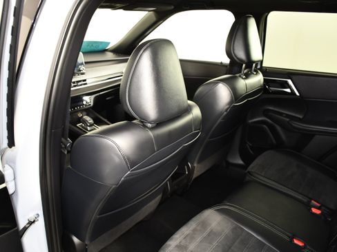 Used 2024 Mitsubishi Outlander SE Black Edition AWD/4WD image 46