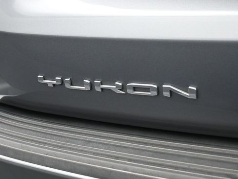 Used 2021 GMC Yukon SLT w/ SLT Premium Package image 14