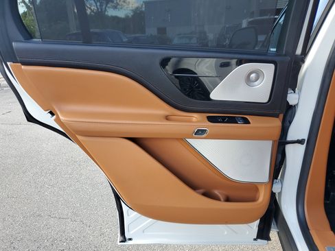 Certified 2023 Lincoln Aviator Black Label image 12