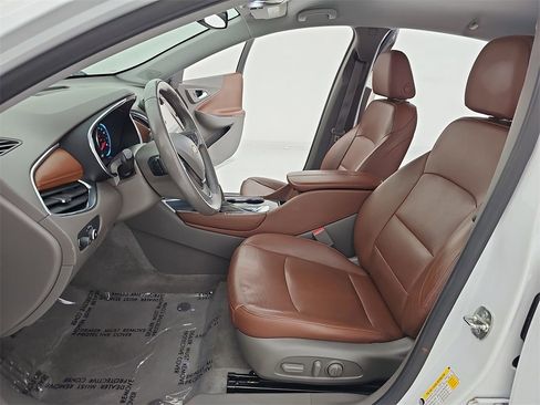 Used 2018 Chevrolet Malibu LT w/ Leather Package image 18