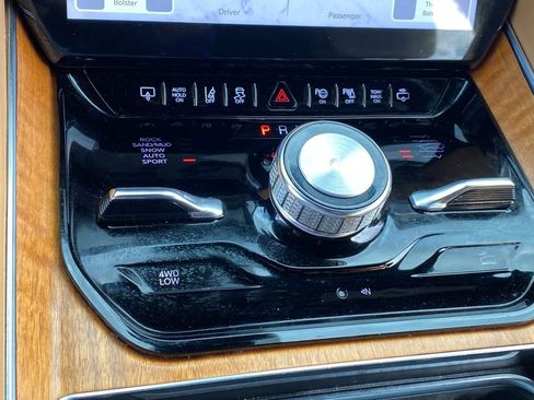 Used 2022 Jeep Grand Wagoneer Series III image 21