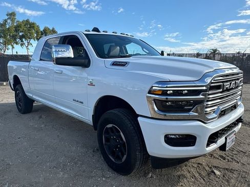 Used 2025 RAM 2500 Laramie AWD/4WD image 3