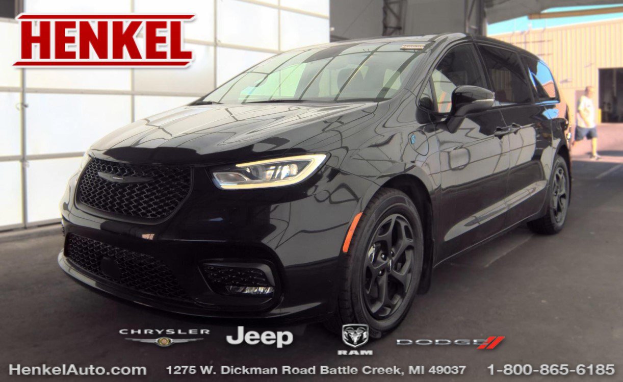 Used 2023 Chrysler Pacifica Touring-L w/ S Appearance Package FWD image 1