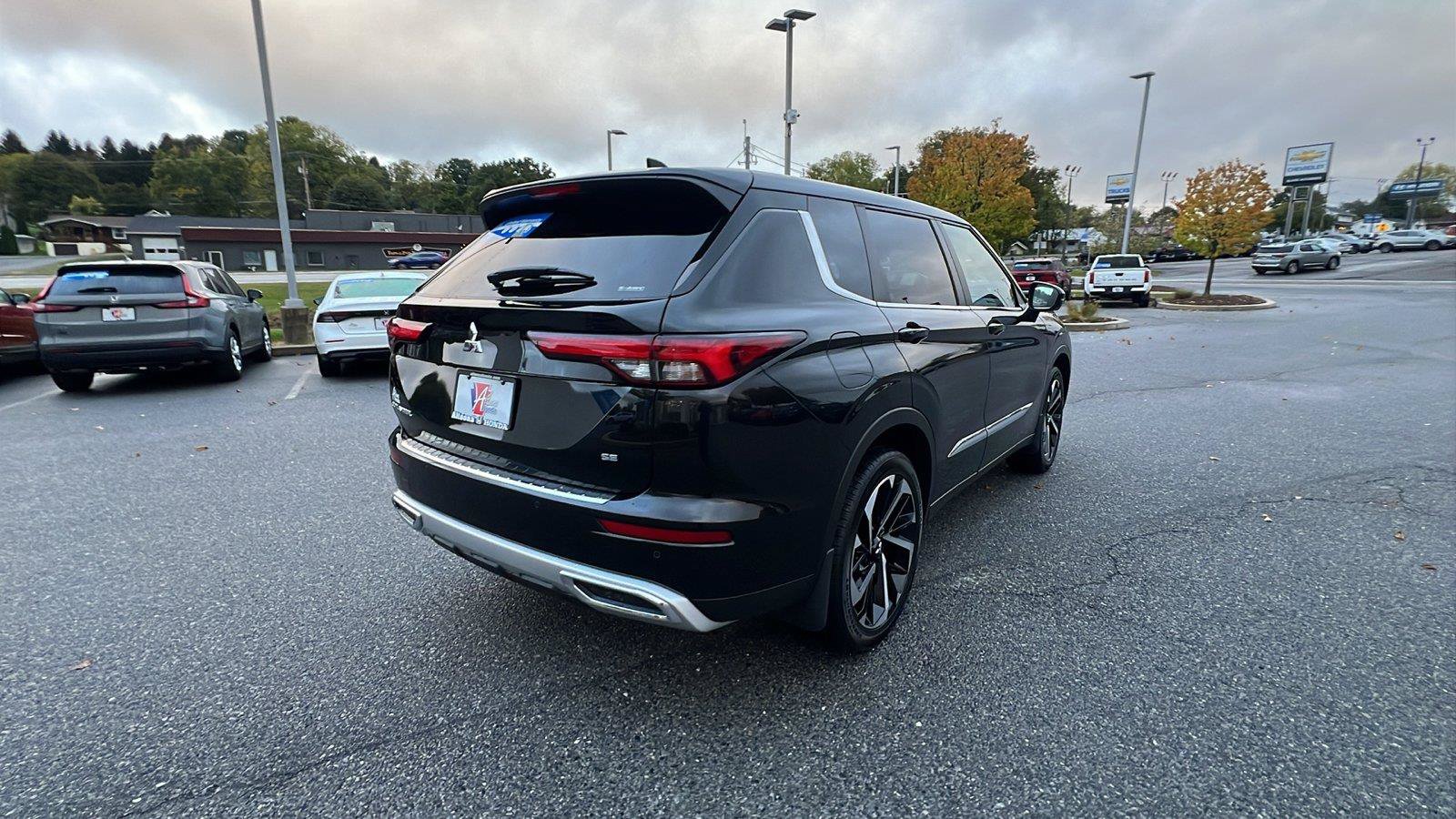 Used 2024 Mitsubishi Outlander SE AWD/4WD image 4