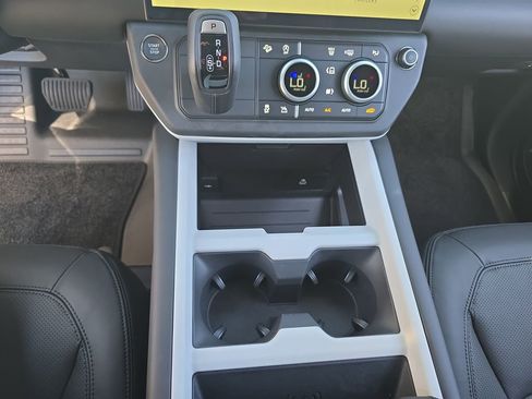 New 2026 Land Rover Defender 110 X-Dynamic SE AWD/4WD image 25