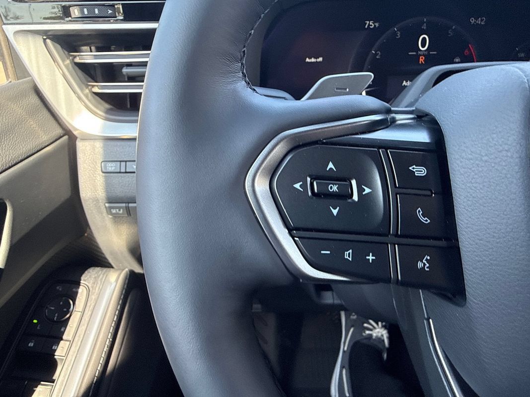 Used 2026 Lexus GX 550 w/ Accessory Package (2T) AWD/4WD image 19