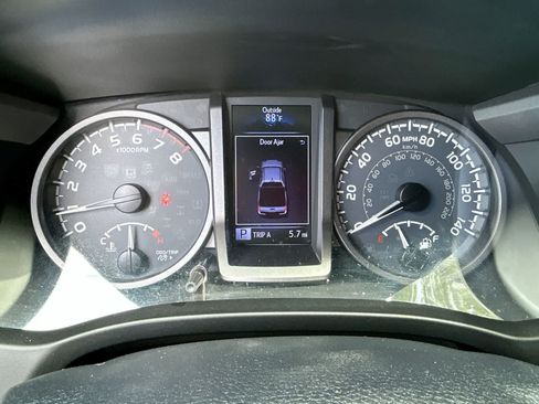 Used 2018 Toyota Tacoma TRD Off-Road RWD image 19