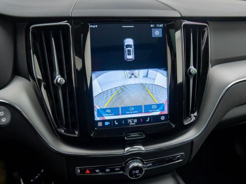 Used 2025 Volvo XC60 B5 Core w/ Protection Package Premier image 25