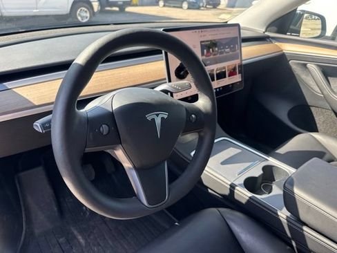 Used 2024 Tesla Model Y 2WD image 10