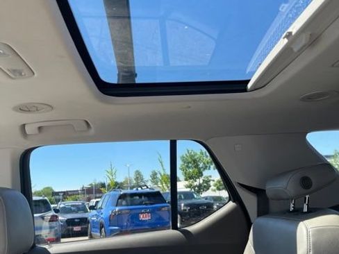 Used 2018 Chevrolet Traverse LT w/ LPO, 'HIT The Road' Package AWD/4WD image 13