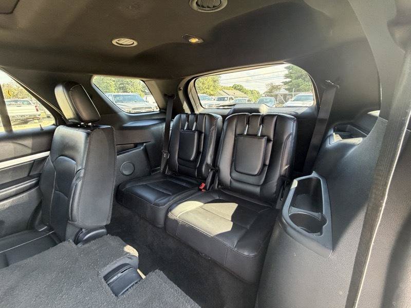 Used 2017 Ford Explorer XLT w/ Equipment Group 202A FWD image 14