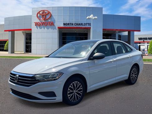 Used 2019 Volkswagen Jetta SE FWD image 3