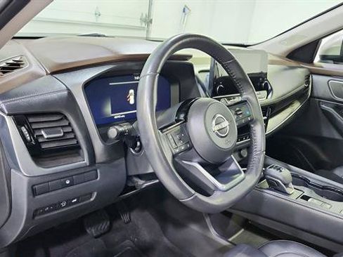 Certified 2023 Nissan Rogue Platinum FWD image 10