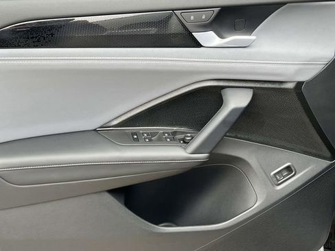 New 2026 Volkswagen Tiguan SE FWD image 9