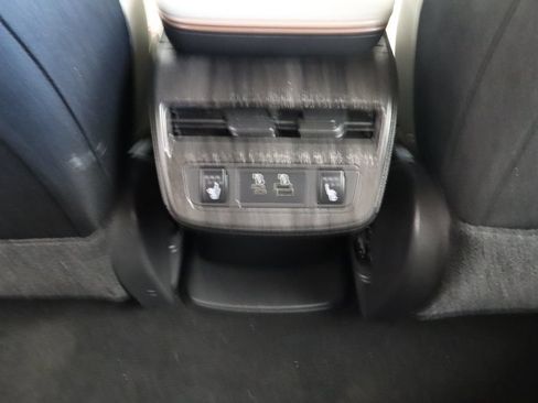 Used 2024 Nissan Ariya FWD image 32