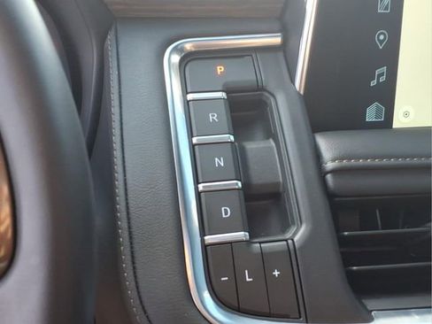 Used 2024 Chevrolet Tahoe High Country image 11