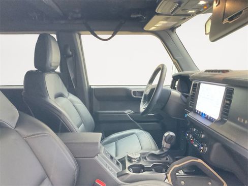 Used 2025 Ford Bronco Badlands image 15